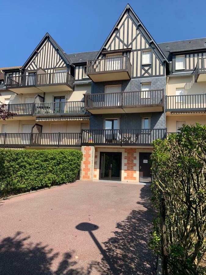Apartment 2 Pieces Avec Jardin Fleur Marine Bord De Cabourg